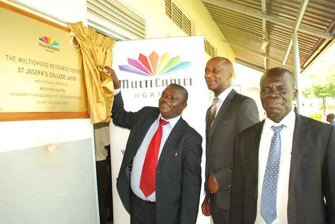 The Assistant Commissioner for Secondary Education Mr. Alfred Kyaka (left) unveils a plaque at the launch of the MultiChoice Resource Centres in Northern Uganda, Gulu district at St Joseph’s College Layibi School. Fifteen schools in the region have had digital learning equipment installed in their classrooms and turned into MultiChoice Resource Centers. Looking on is the MultiChoice Uganda General Manager Mr Charles Hamya (centre) and the Head Teacher St Joseph’s College Layibi School Mr. Robert Ojok (right). The MultiChoice Resource Centres programme is a continental Corporate Social Investment Initiative, backed by NEPAD that aims to enhance the traditional classroom learning experience using digital technology. 