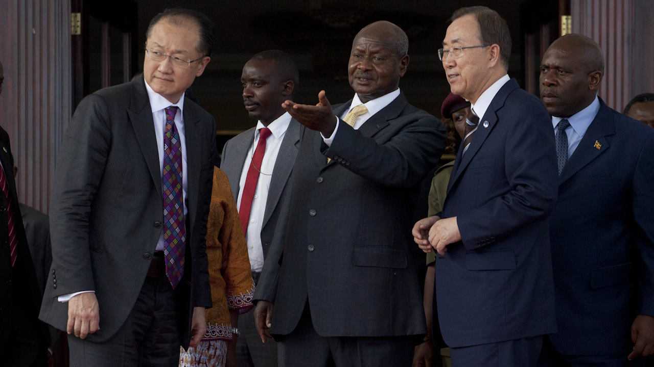 World Bank Group President Jim Yong Kim, President of Uganda, Yoweri Museveni (gesturing) and United Nations Secretary-General, Ban Ki-moon in Kampala in 2013
