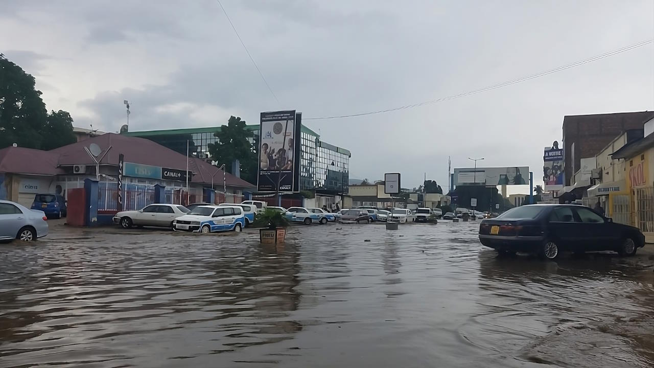 Bujumbura, the capital city of Burundi, on a rainy day. Seventy per cent of African cities have high vulnerability to climate shocks. Meanwhile, Africa is the fastest urbanising region in the world, and is already experiencing climate change impacts first-hand. Without drastic changes in the way energy is produced and consumed in African cities, carbon emissions will increase as these cities develop.